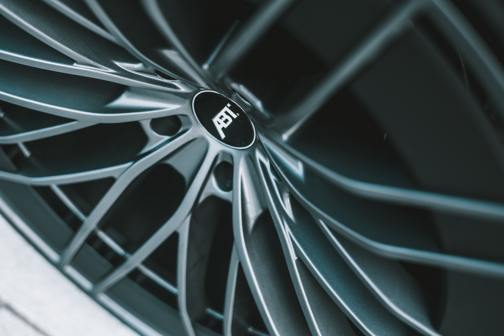 Audi SQ5 TDI Tries On ABT’s Distinctive Suit, 385 HP Update