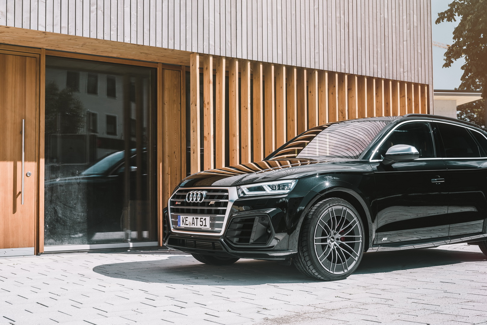 Audi SQ5 TDI Tries On ABT’s Distinctive Suit, 385 HP Update