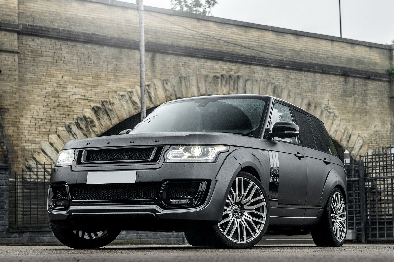 Ride Like A 2016 Football Star With Kahn’s Custom Range Rover V8