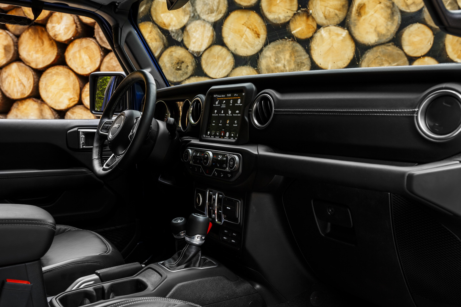 Euro-Spec Jeep Gladiator Getting 256 HP Diesel V6, Will Launch In 2020