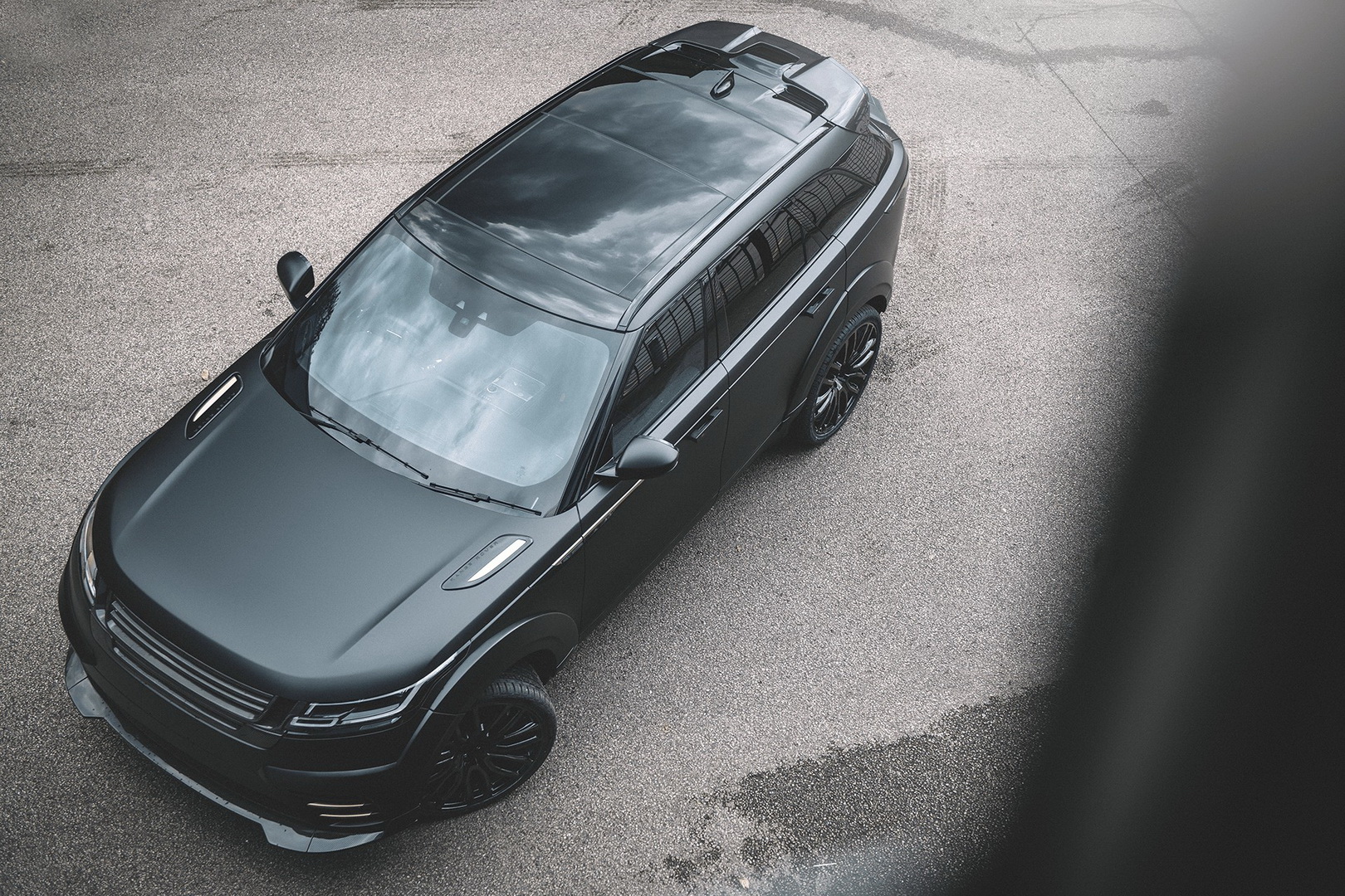 Blacked-Out Range Rover Velar Wants Way More Than A Drink To Go Home With You