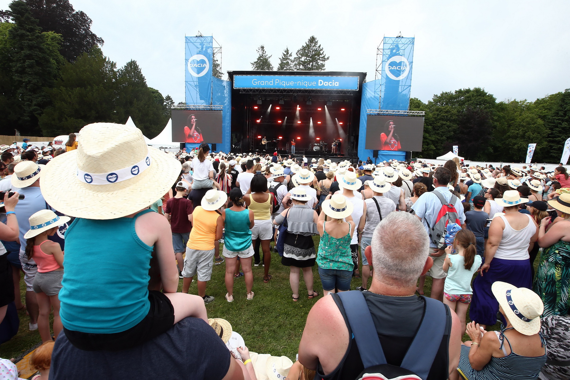 Dacia Launches Duster Black Collector Limited Edition, Deliveries Start In Autumn