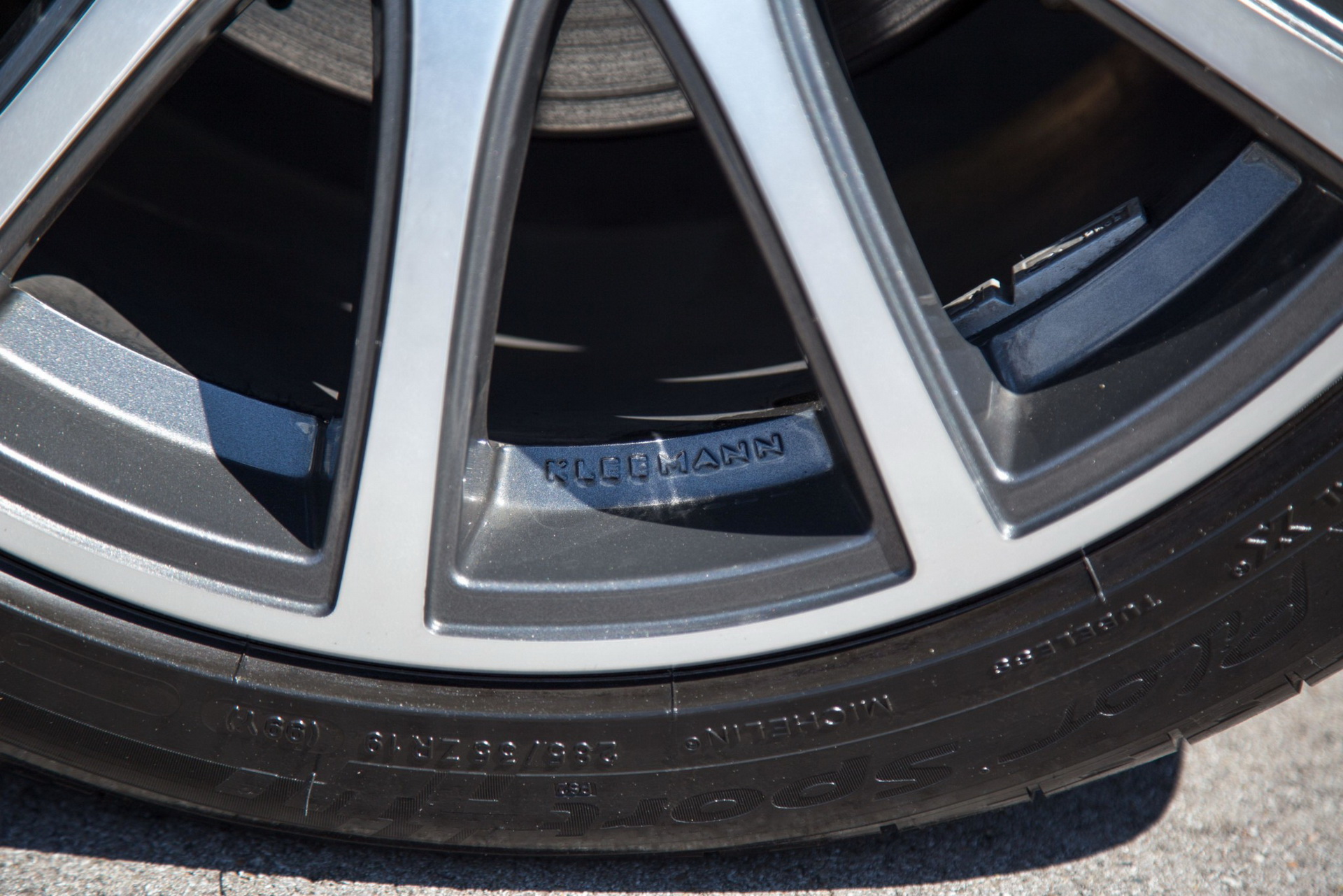 This 2003 Mercedes S55 AMG With Just 6,800 Miles Is As New As It Gets For A W220