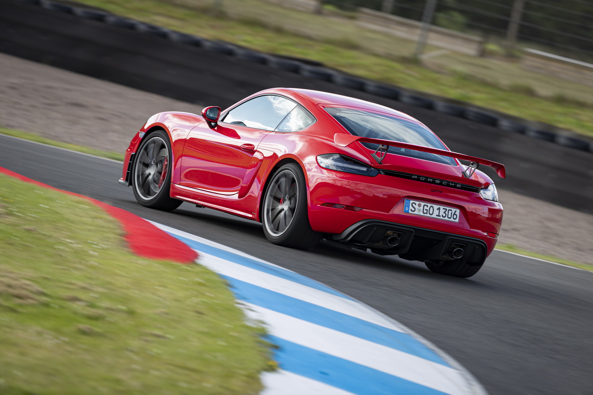 Massive Gallery Lets Us Bask In The Glory Of The 2020 Porsche 718 Cayman GT4