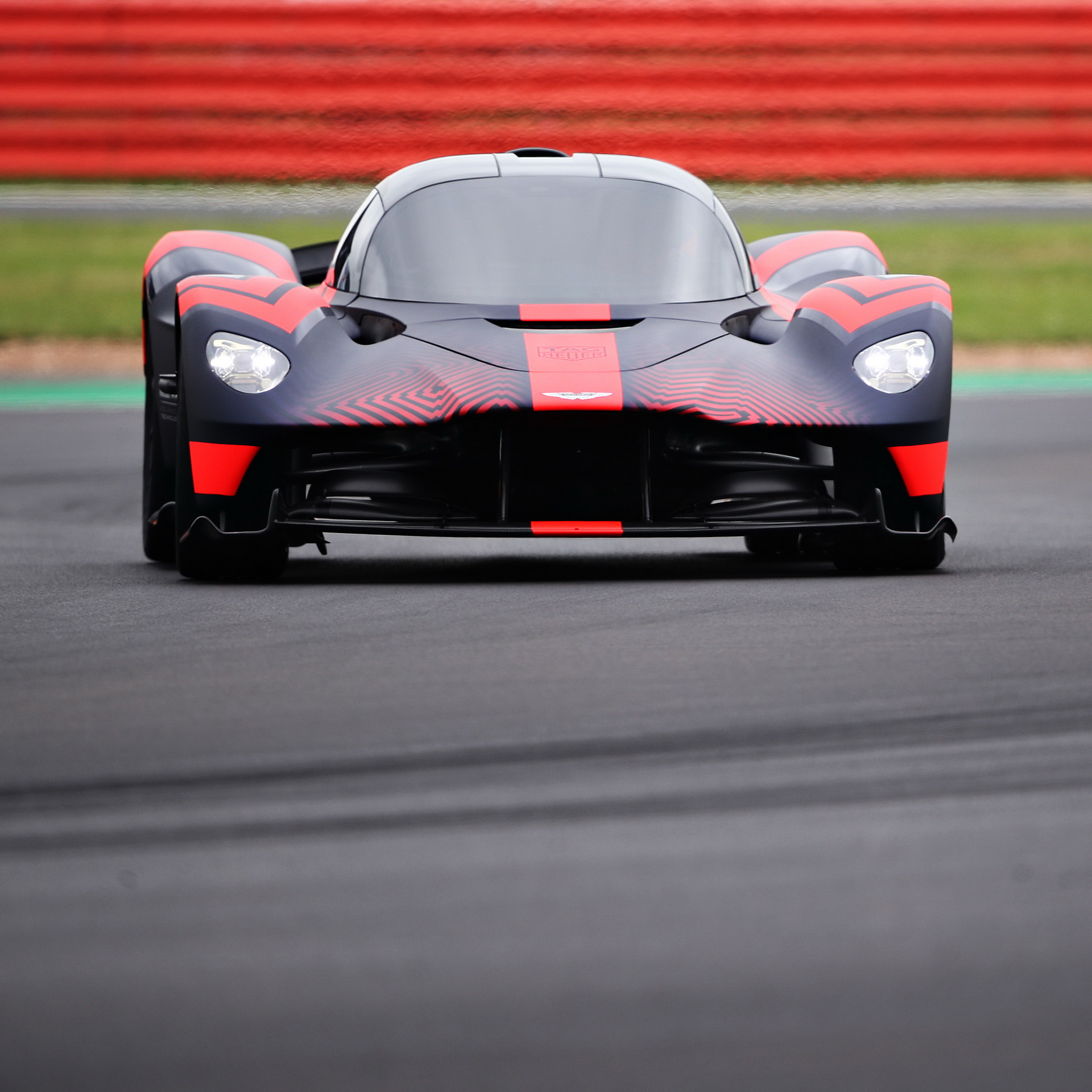 Aston Martin’s Le Mans Valkyrie Racer Won’t Be A Hybrid