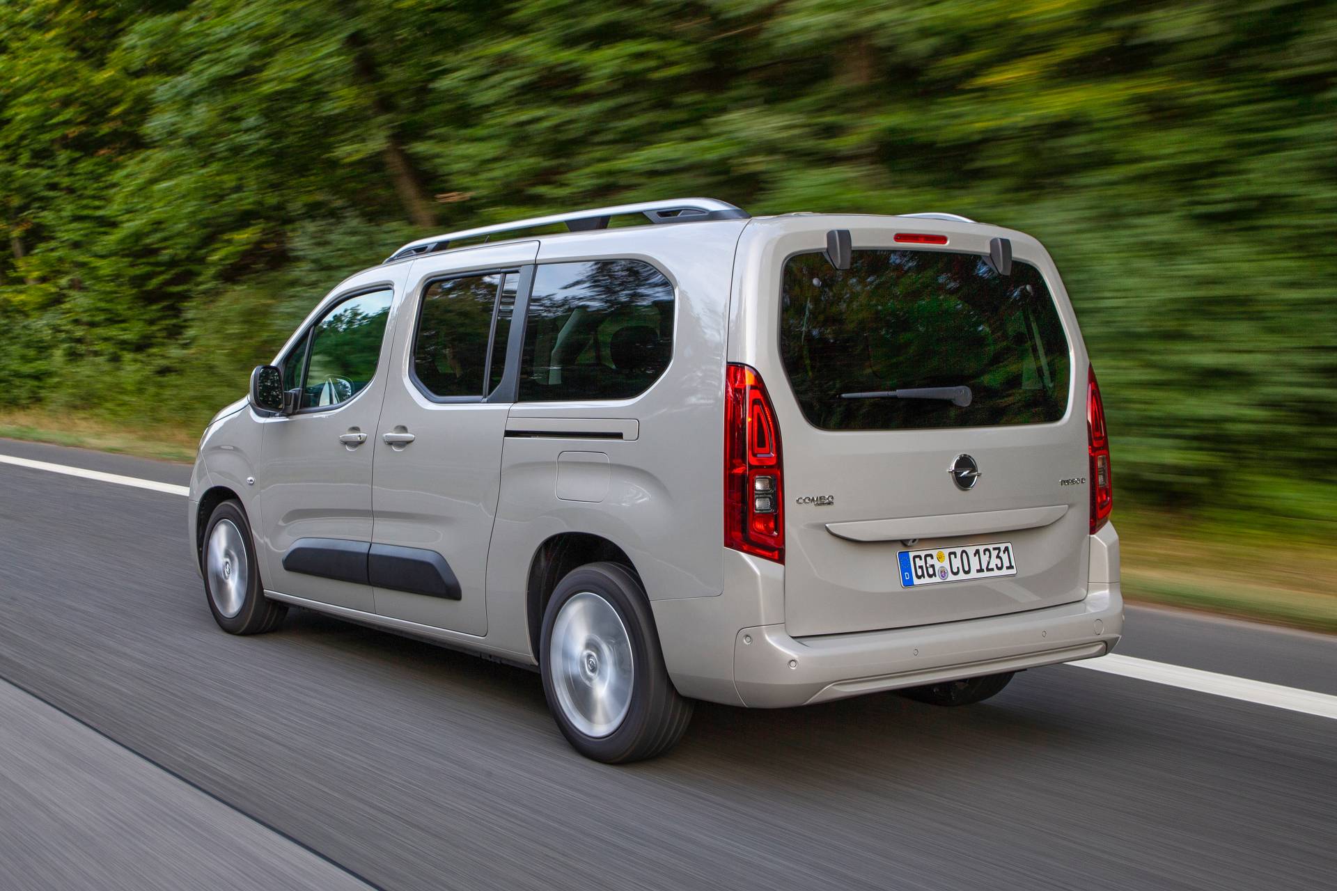 Opel Combo Life Gains 130 PS 1.2L Turbo Three-Pot, Eight-Speed Auto