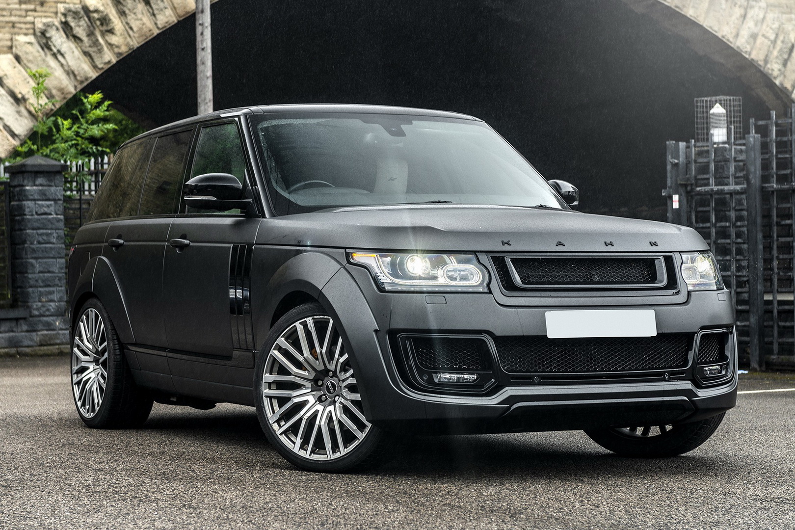 Ride Like A 2016 Football Star With Kahn’s Custom Range Rover V8