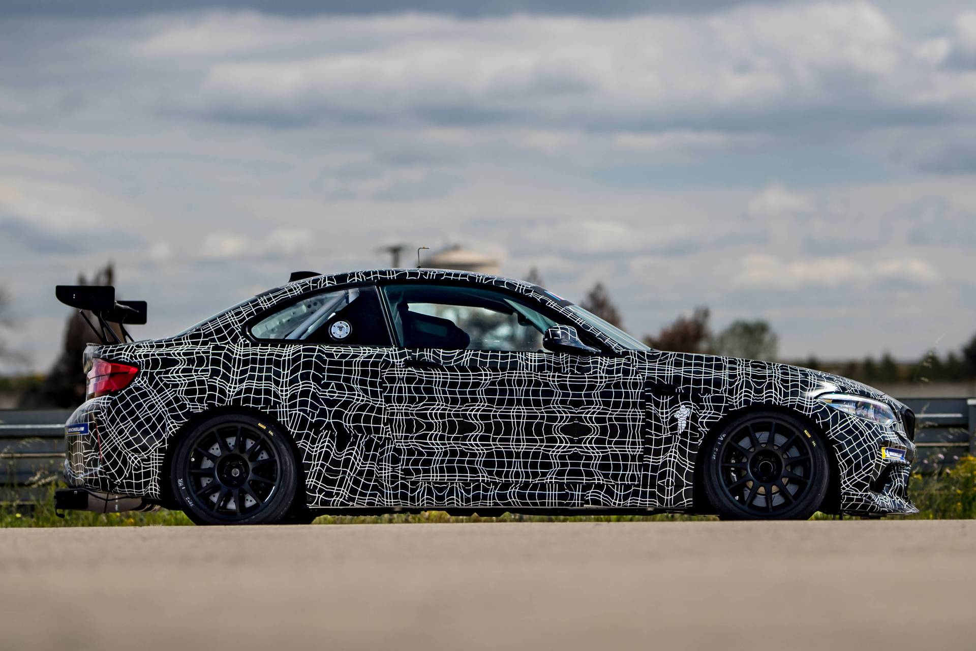 BMW M2 Competition Entry-Level Racer Teased, Debuts Aug 3