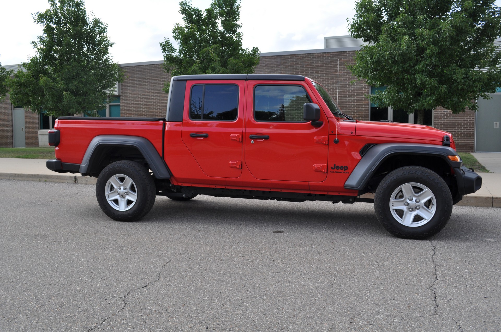 Driven: 2020 Jeep Gladiator Marks The End Of Boring Mid-Size Pickups