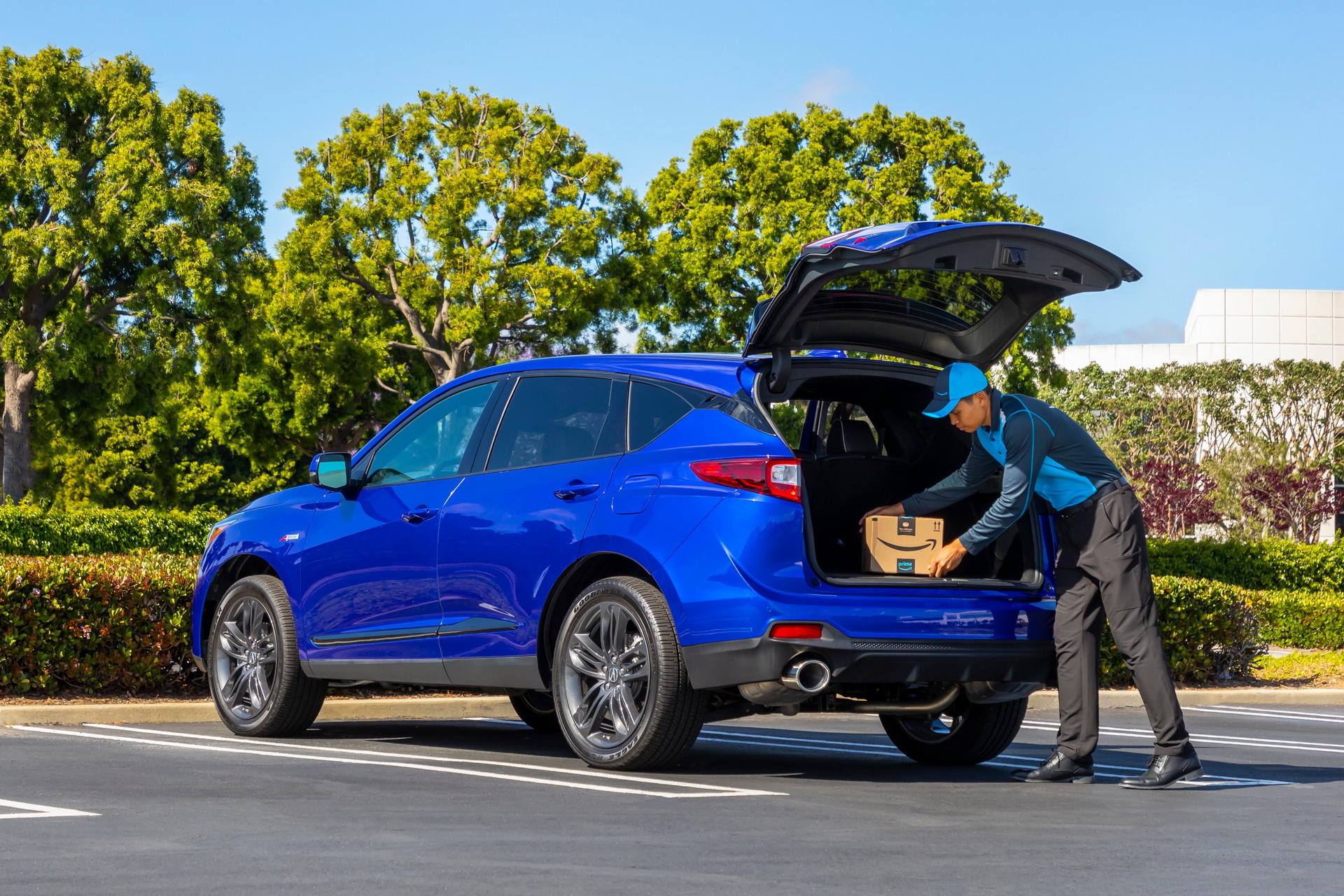 You Can Now Have Amazon Deliver Your Packages Inside Your New Acura RDX