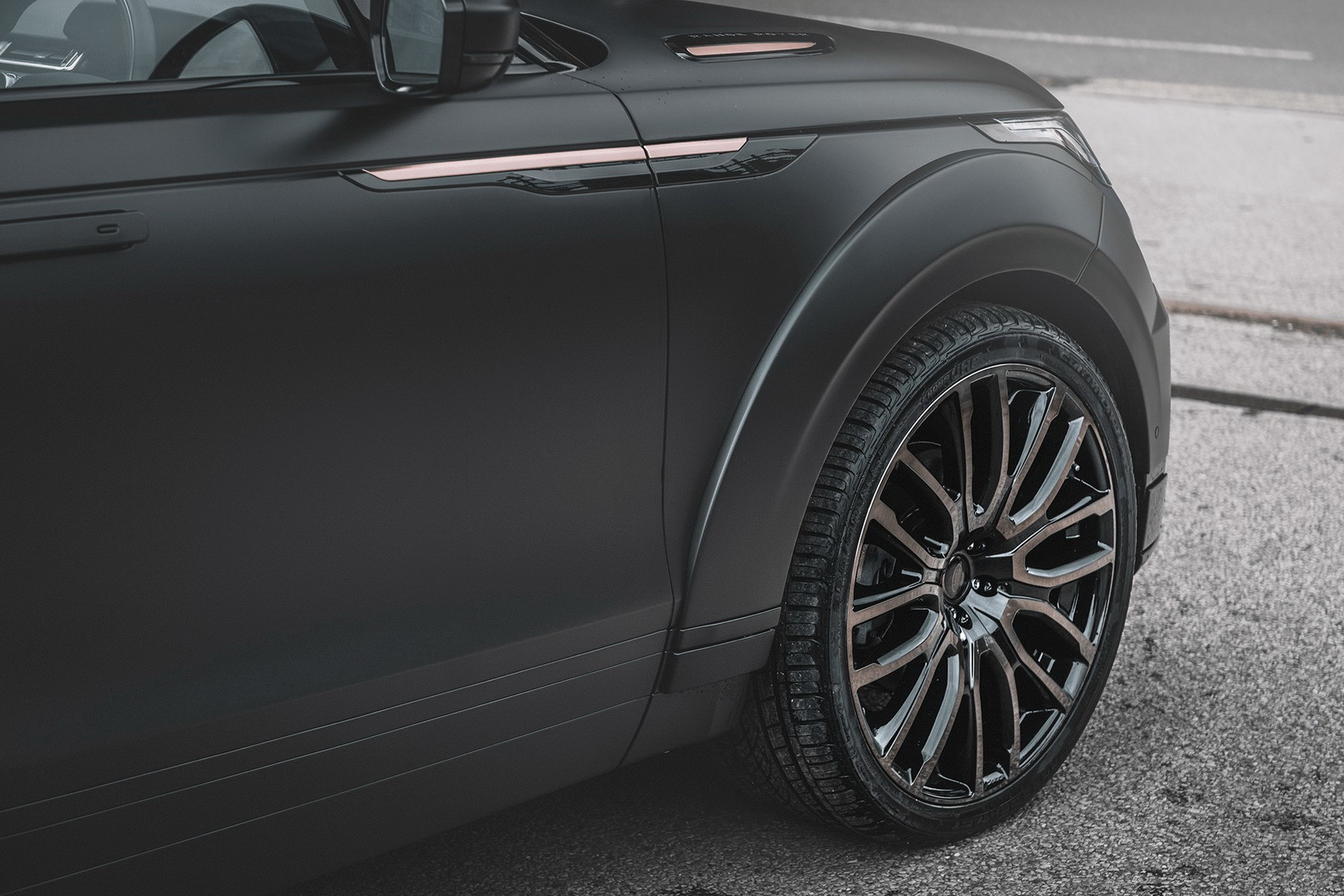 Blacked-Out Range Rover Velar Wants Way More Than A Drink To Go Home With You