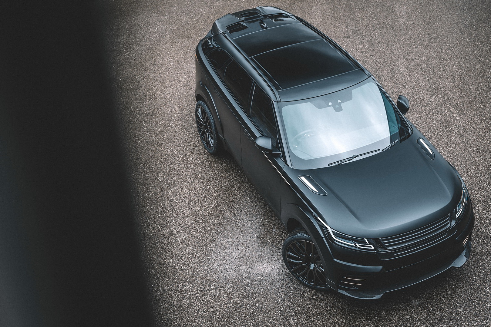Blacked-Out Range Rover Velar Wants Way More Than A Drink To Go Home With You