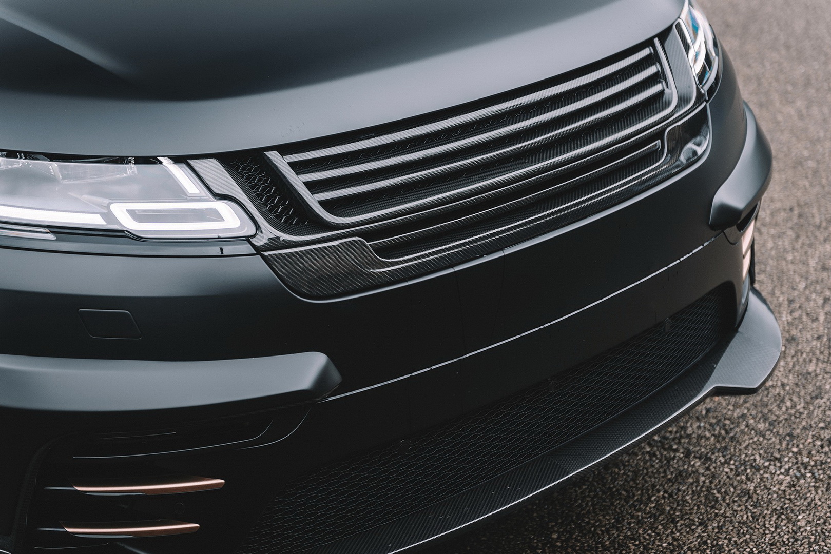 Blacked-Out Range Rover Velar Wants Way More Than A Drink To Go Home With You