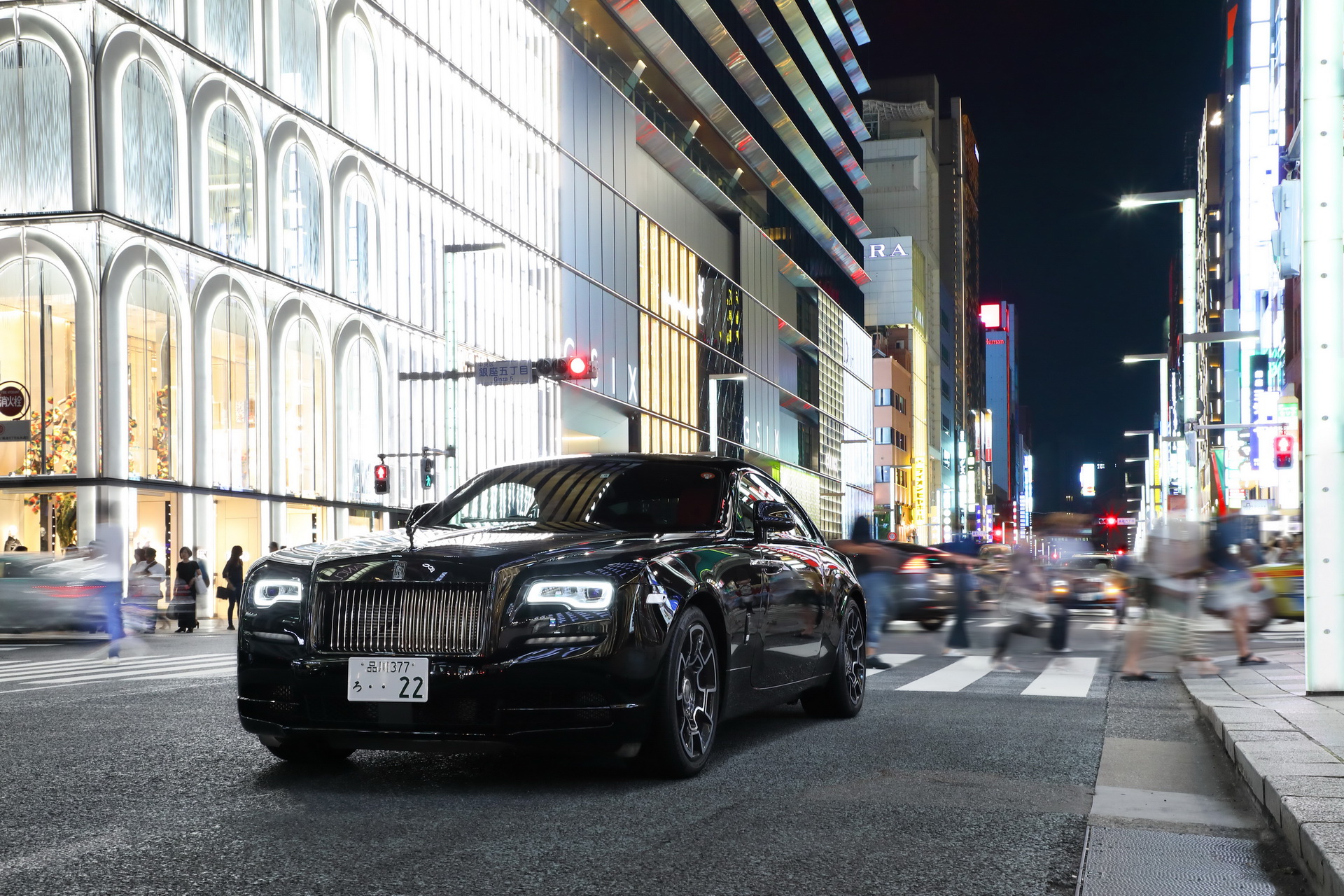 Rolls-Royce Black Badge Models Take Over The Streets Of Tokyo