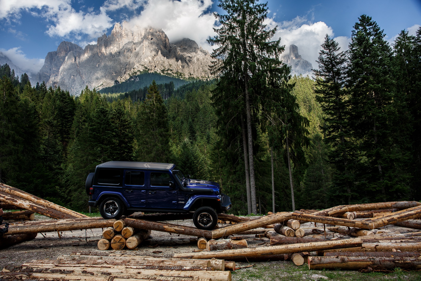 Euro-Spec Jeep Gladiator Getting 256 HP Diesel V6, Will Launch In 2020