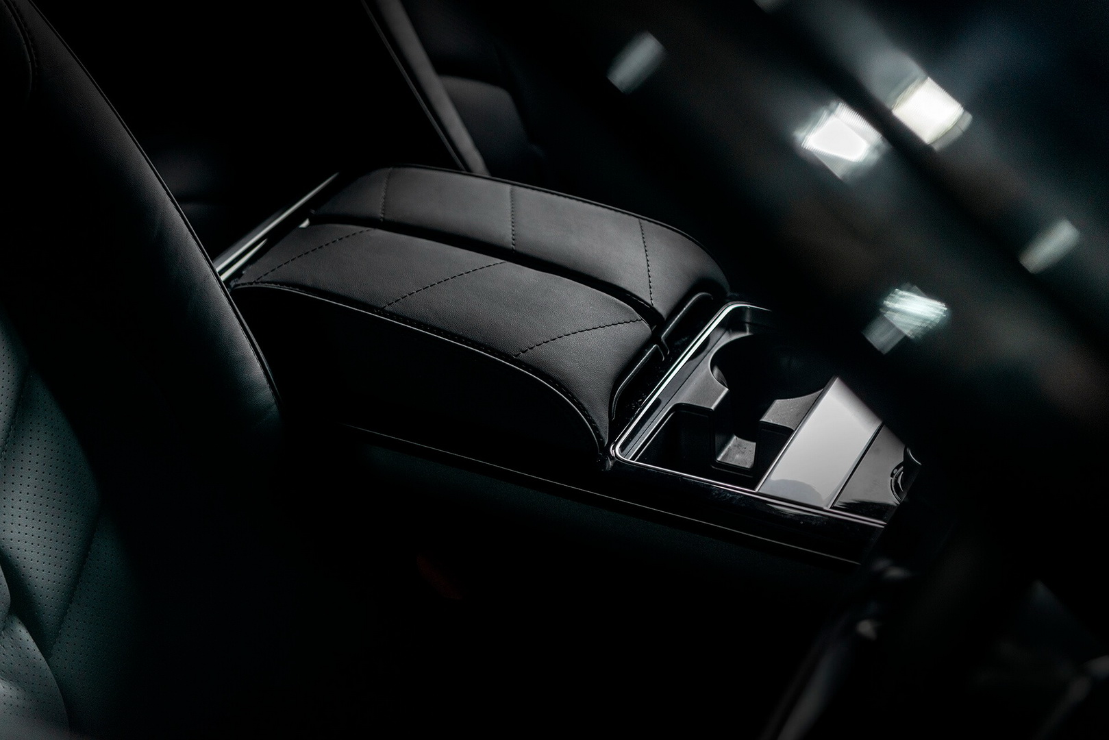 Blacked-Out Range Rover Velar Wants Way More Than A Drink To Go Home With You