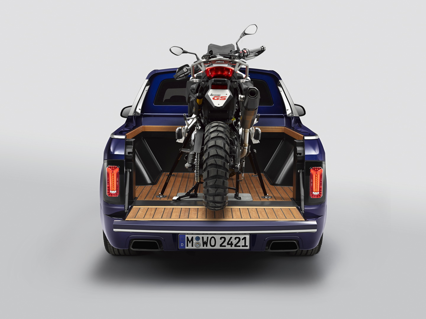 BMW Made A REAL X7 Pickup – And It Has Room For A Bike, Plus Five Adults