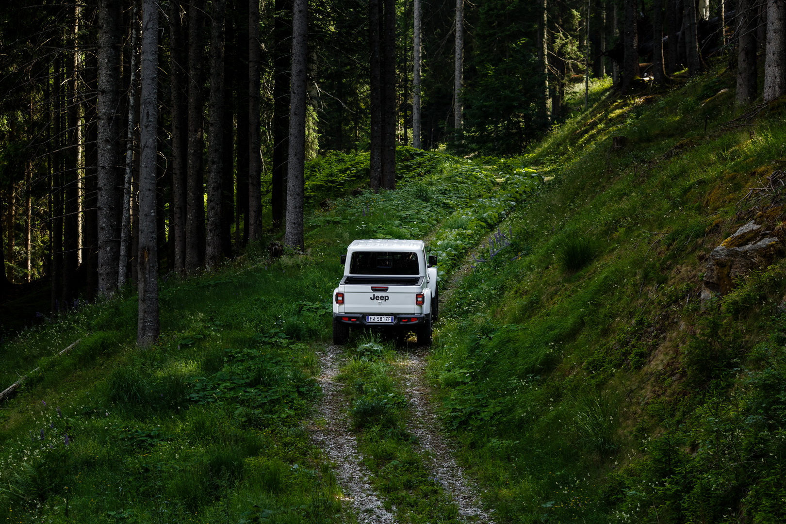 Euro-Spec Jeep Gladiator Getting 256 HP Diesel V6, Will Launch In 2020