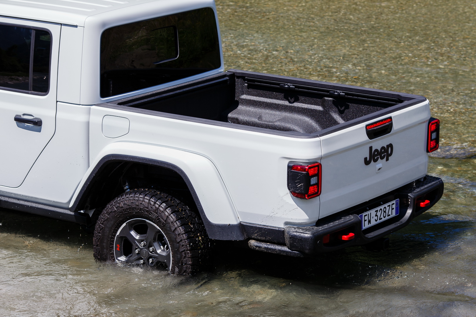 Euro-Spec Jeep Gladiator Getting 256 HP Diesel V6, Will Launch In 2020