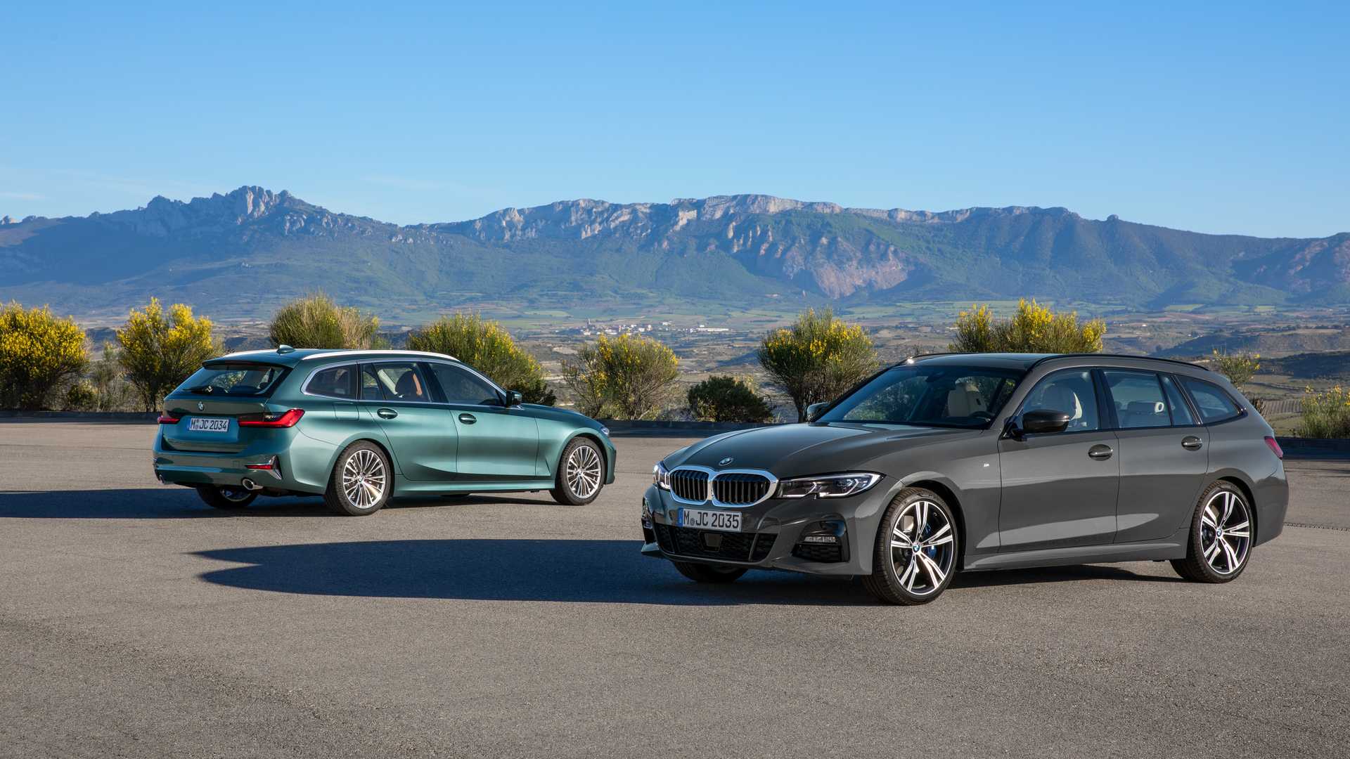 Did You Know The BMW 3-Series Touring’s Rear Window Can Be Opened?
