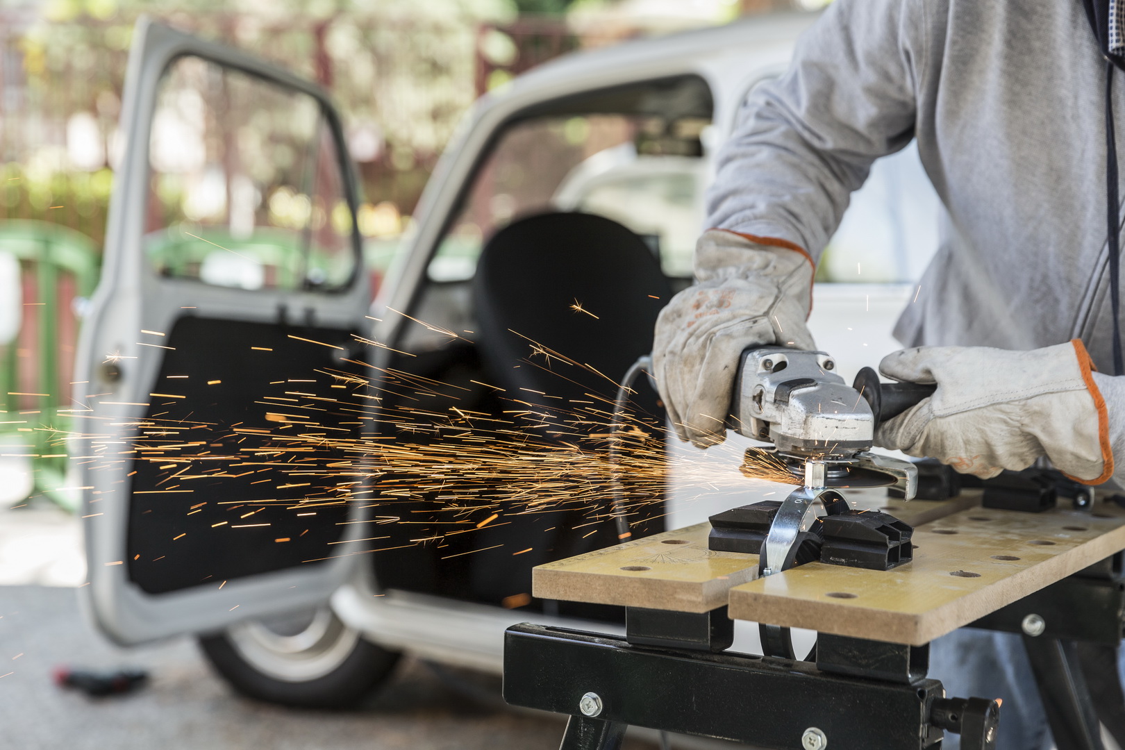 Classic Seat 600 Drops Ancient ICE Engine For Electric Power