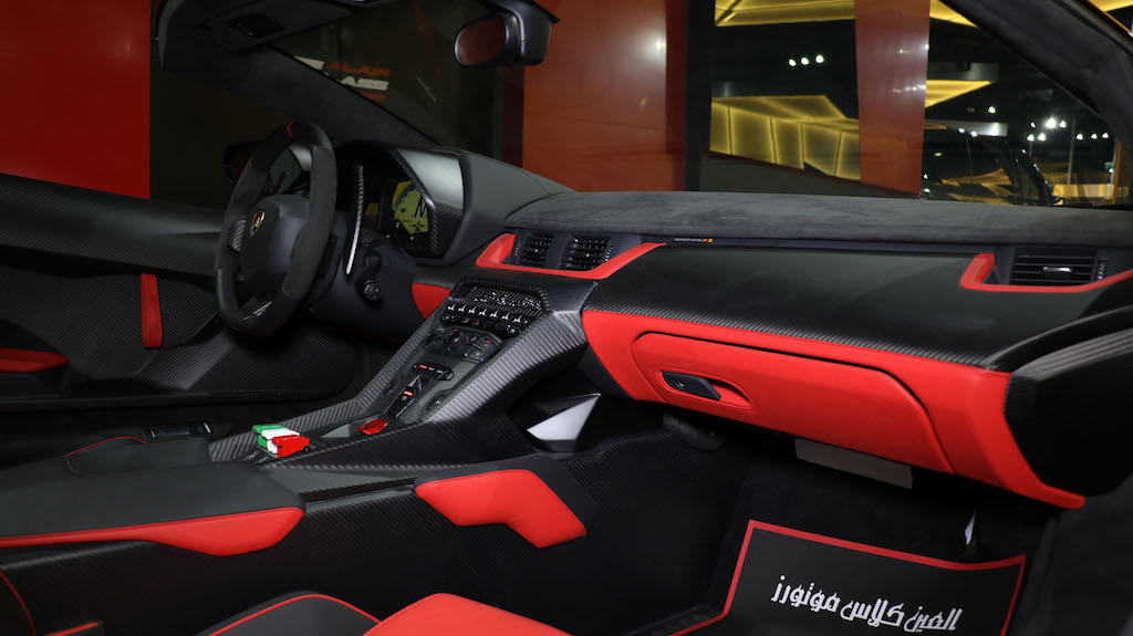 Carbon Lamborghini Veneno Roadster Is The Ultimate Way To Show Off