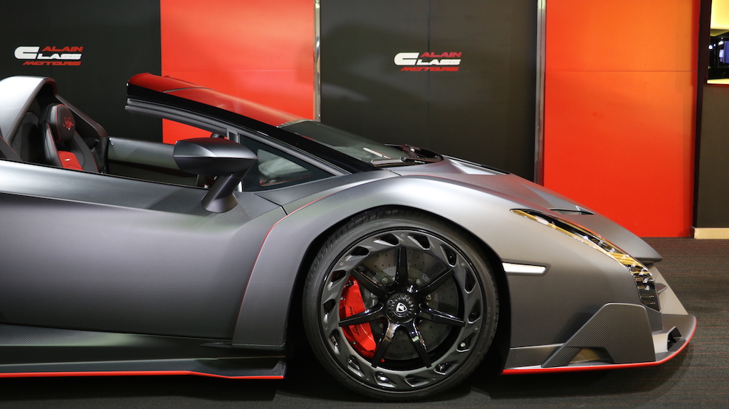 Carbon Lamborghini Veneno Roadster Is The Ultimate Way To Show Off