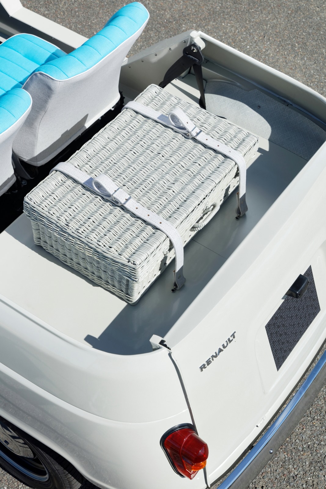 Renault’s e-Plein Air Is A Retro Convertible With A Twizy Powertrain