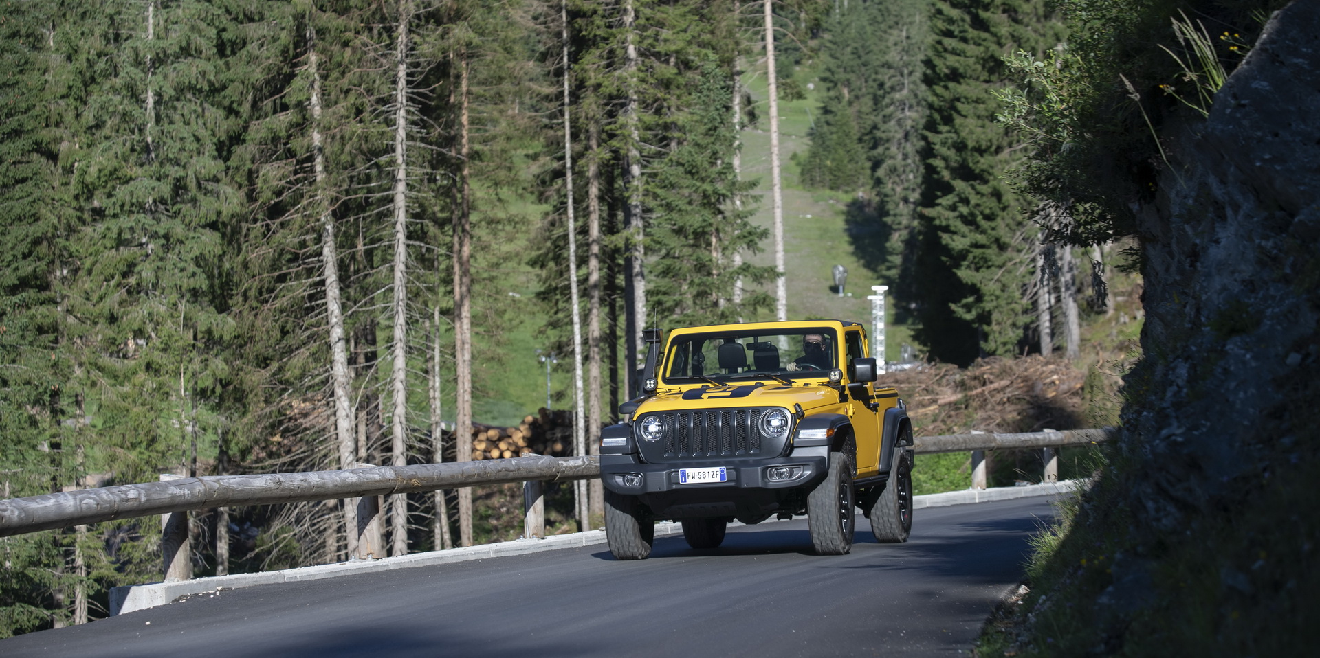Euro-Spec Jeep Gladiator Getting 256 HP Diesel V6, Will Launch In 2020
