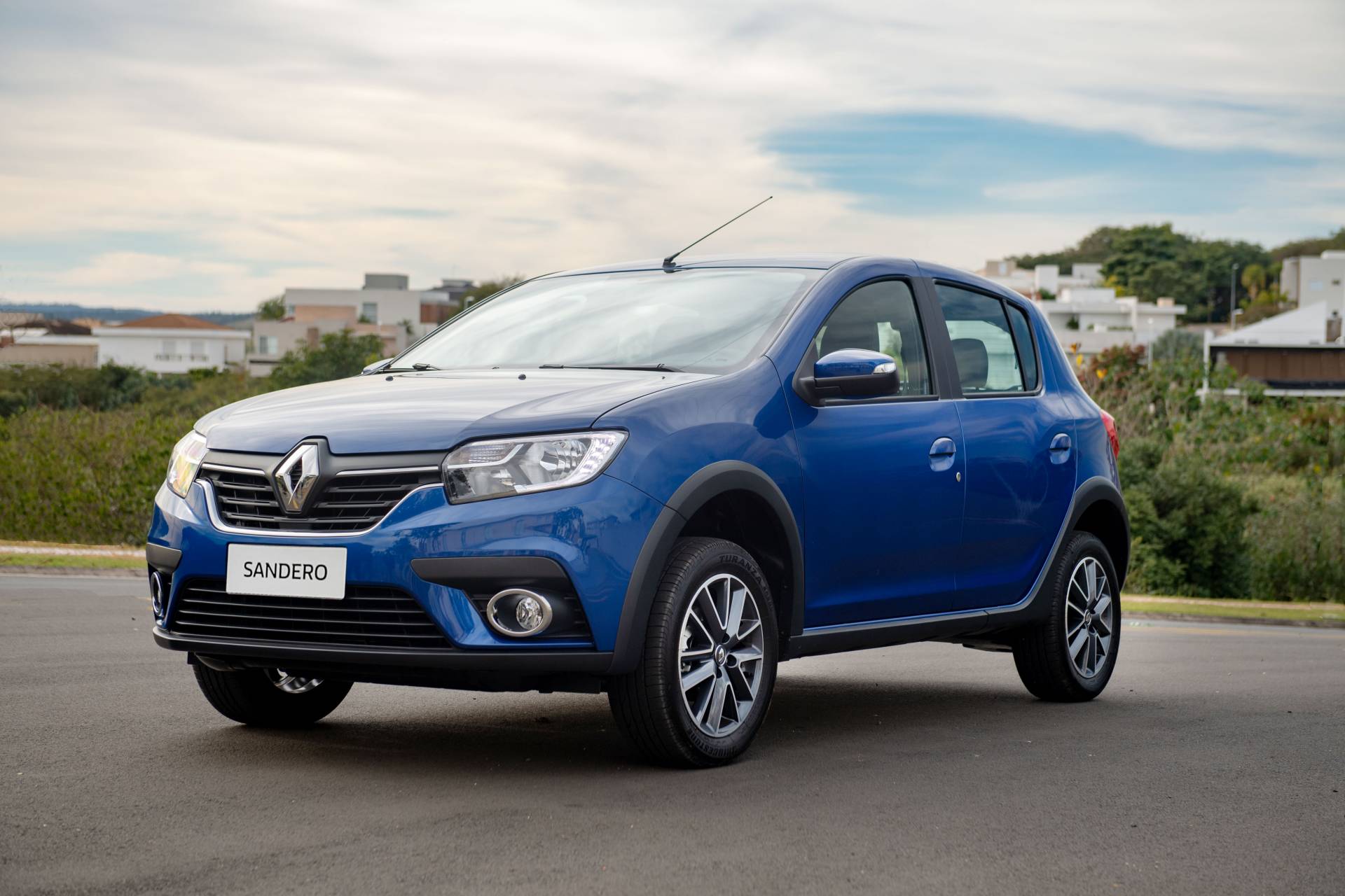 2020 Renault Logan, Sandero And Stepway Unveiled In Brazil With New ...