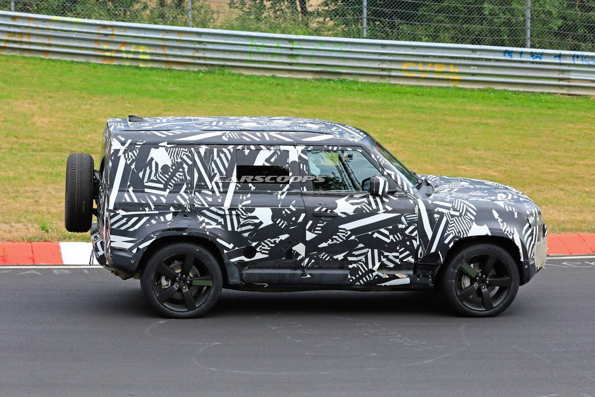 2020 Land Rover Defender Sheds Most Plastic Camo As It Returns To The ‘Ring