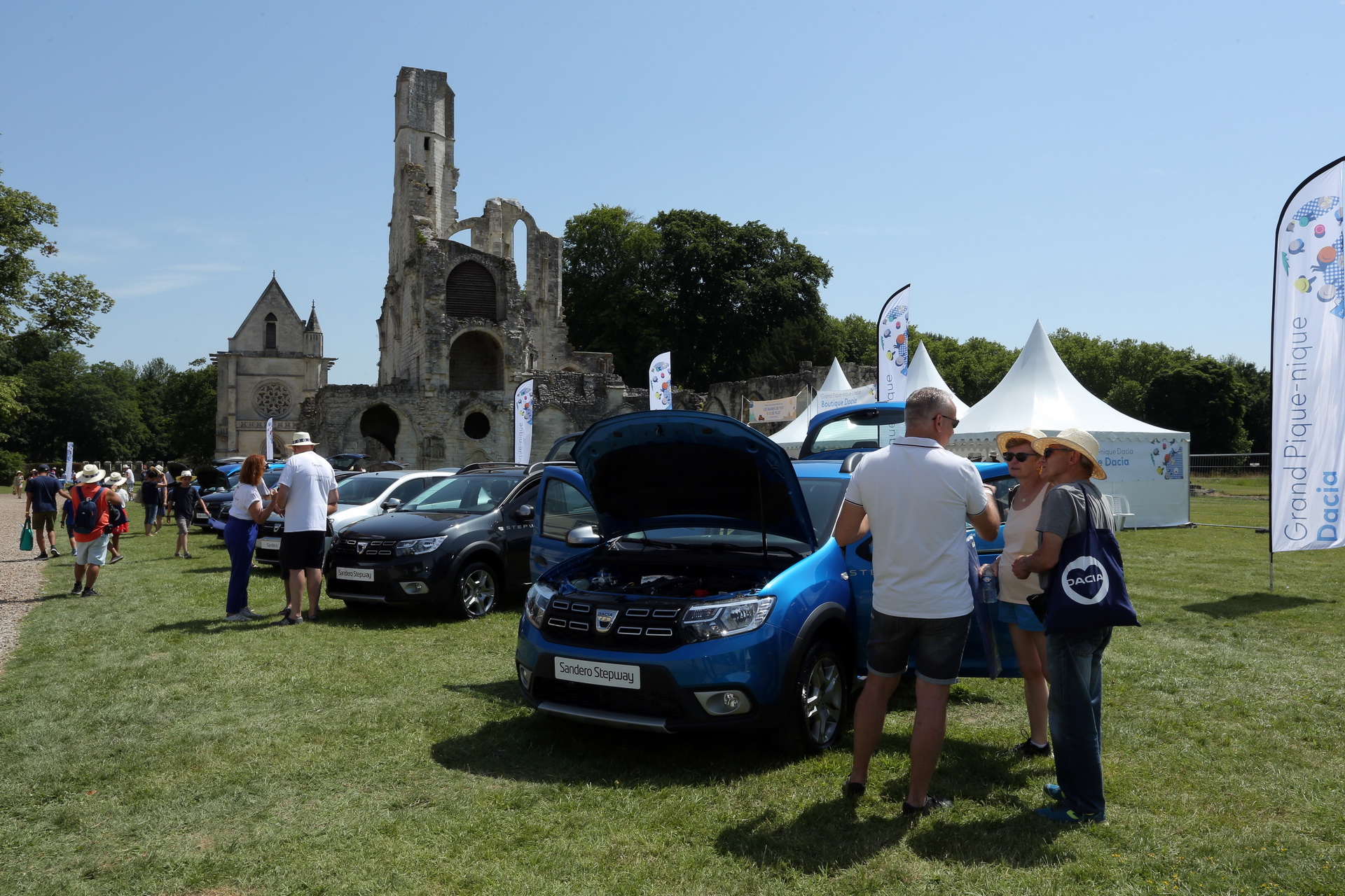 Dacia Launches Duster Black Collector Limited Edition, Deliveries Start In Autumn