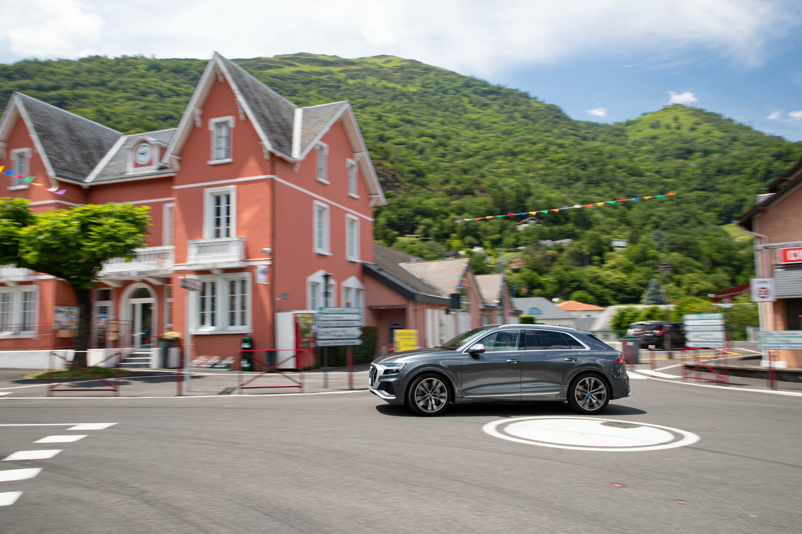 Audi SQ8 Is A Less Practical, More Expensive Take On The SQ7