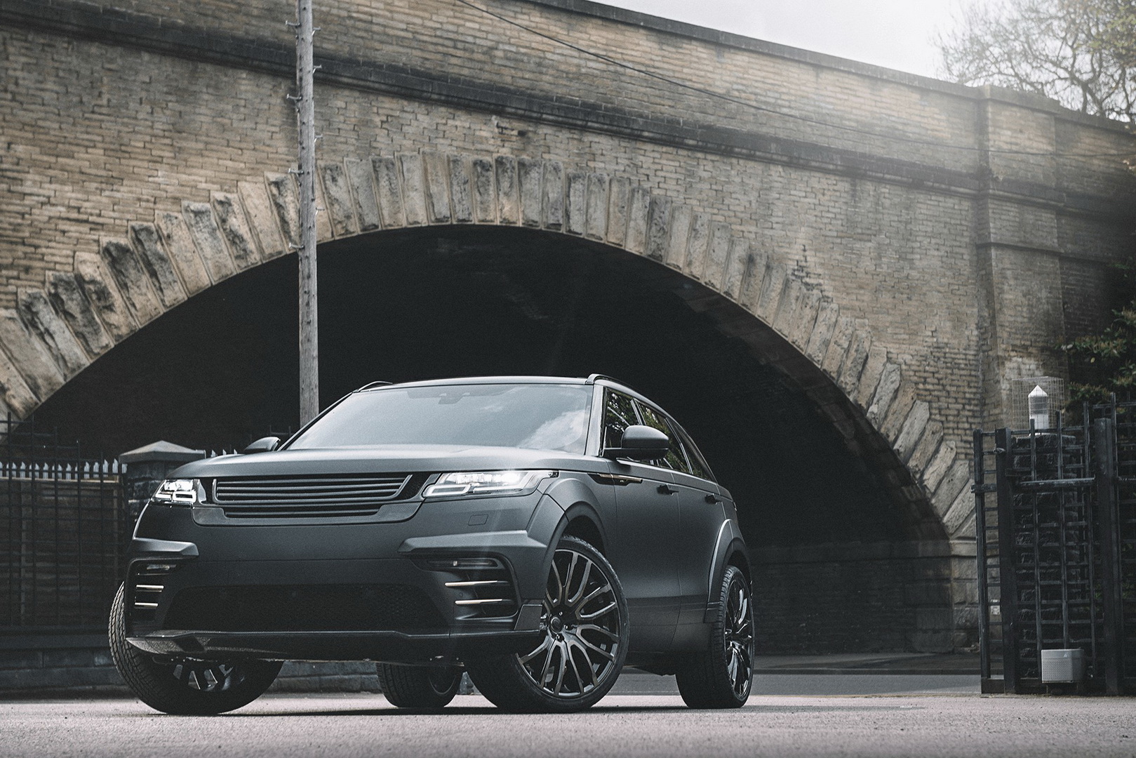 Blacked-Out Range Rover Velar Wants Way More Than A Drink To Go Home With You