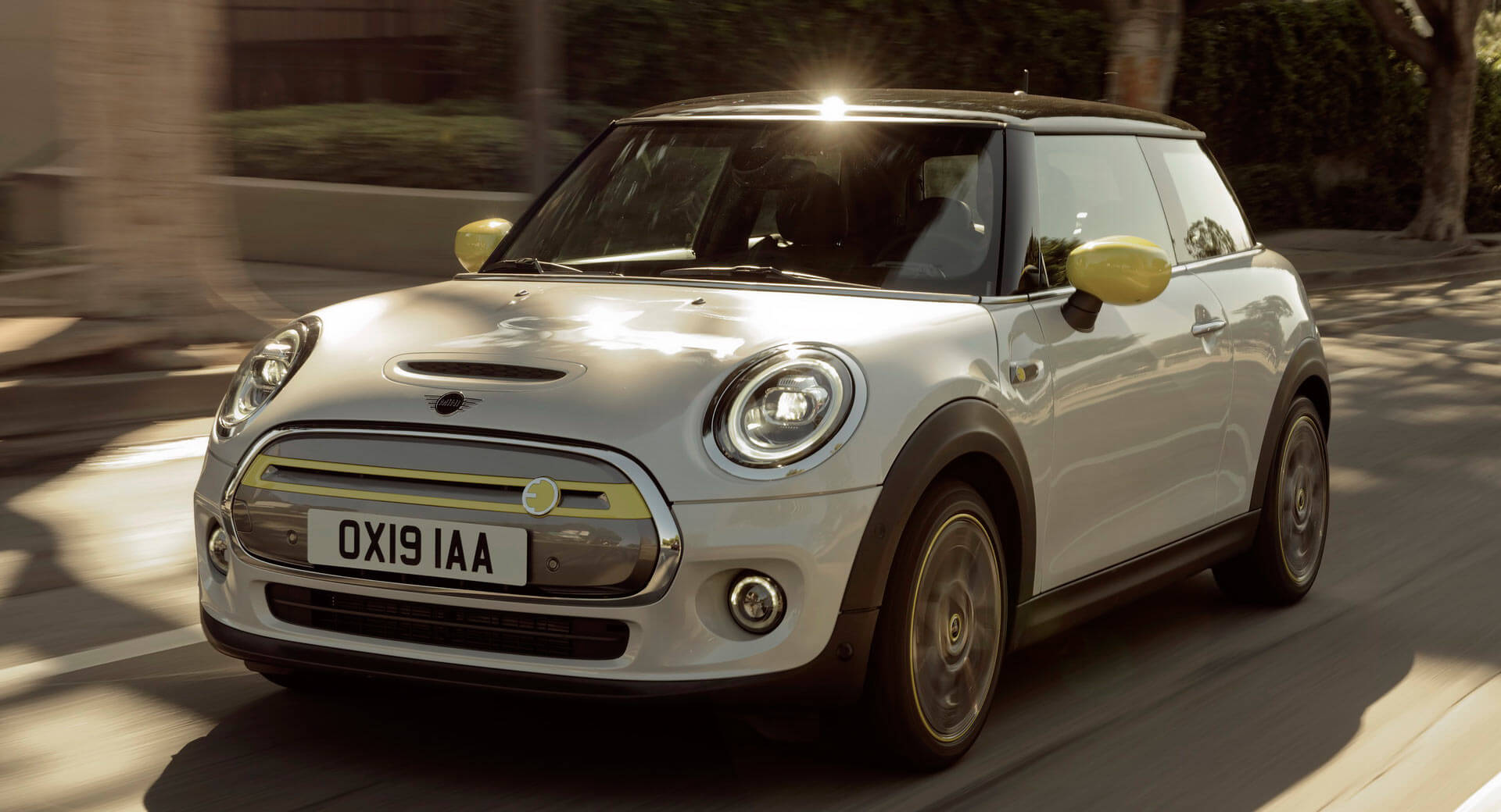 MINI Cooper SE Breaks Cover With 181 HP Electric Motor, Up To 167