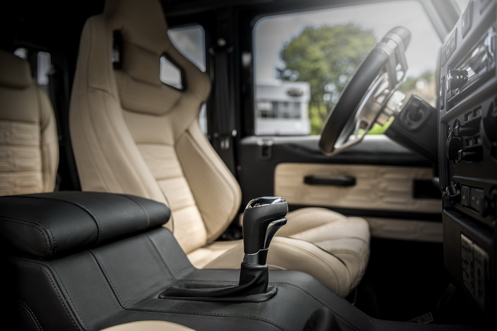 Land Rover Defender Flying Huntsman 6×6 Goes For Almost $300K!