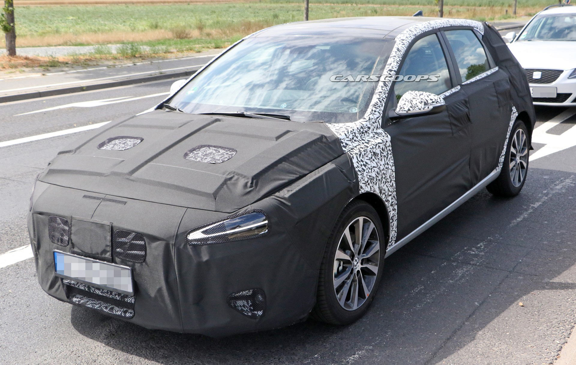 Facelifted Hyundai i30 Spotted, Is It Hiding A Plug-In Powertrain?