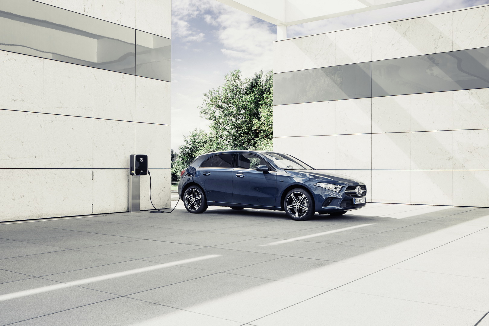 Mercedes-Benz A250e And B250e Plug-In Hybrids Are On Deck
