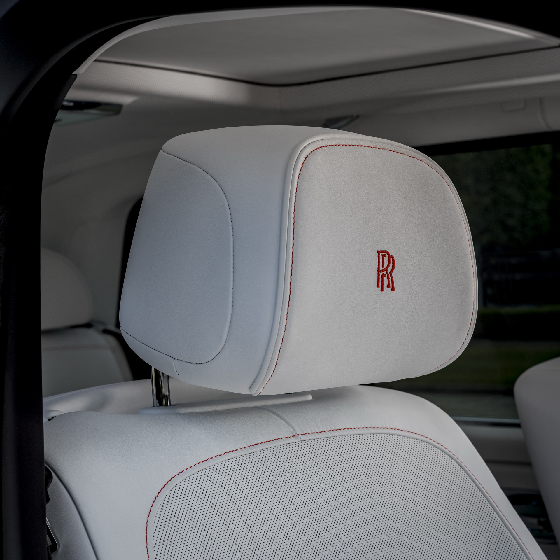 Bespoke Rolls Royce Cullinan Will Attack Your Eyeballs With Its Fux Orange Paint