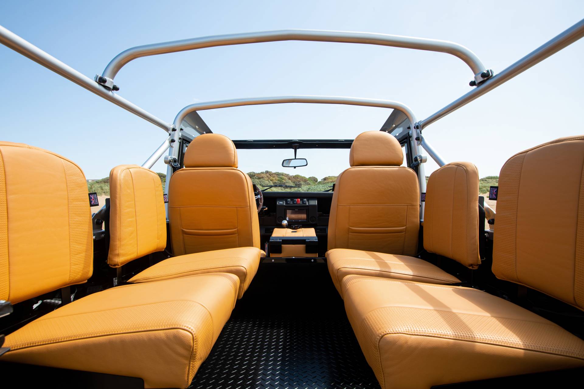 1989 Land Rover Defender 90 “So-Cal” Restomod Is How Someone Spent $170,000