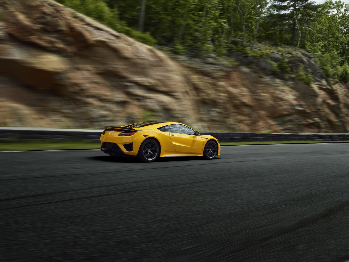 2020 Acura NSX Debuts Second Heritage Color, Indy Yellow Pearl