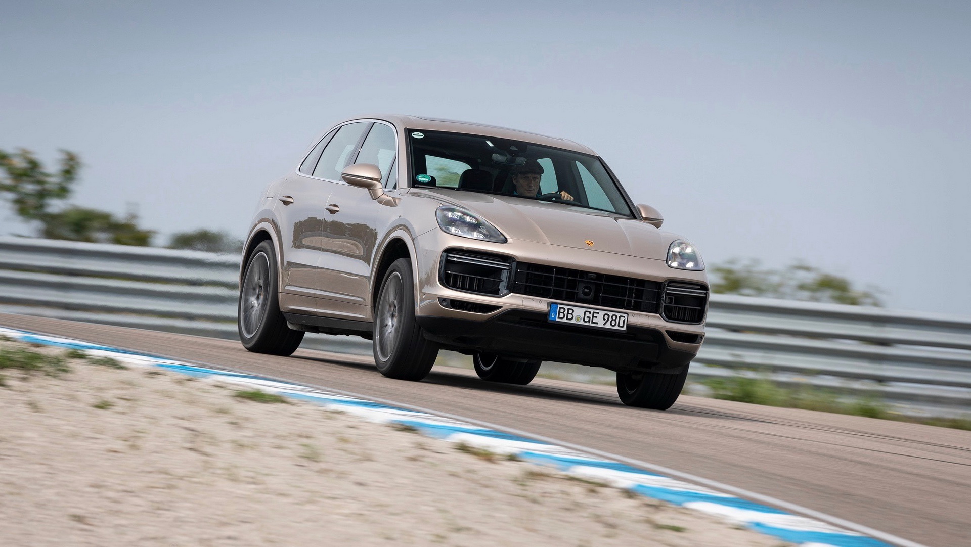 Porsche Cayenne Turbo S E-Hybrid Laps Unfinished Gotland Ring