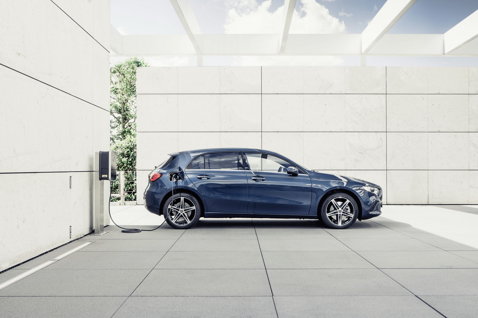 Mercedes-Benz A250e And B250e Plug-In Hybrids Are On Deck