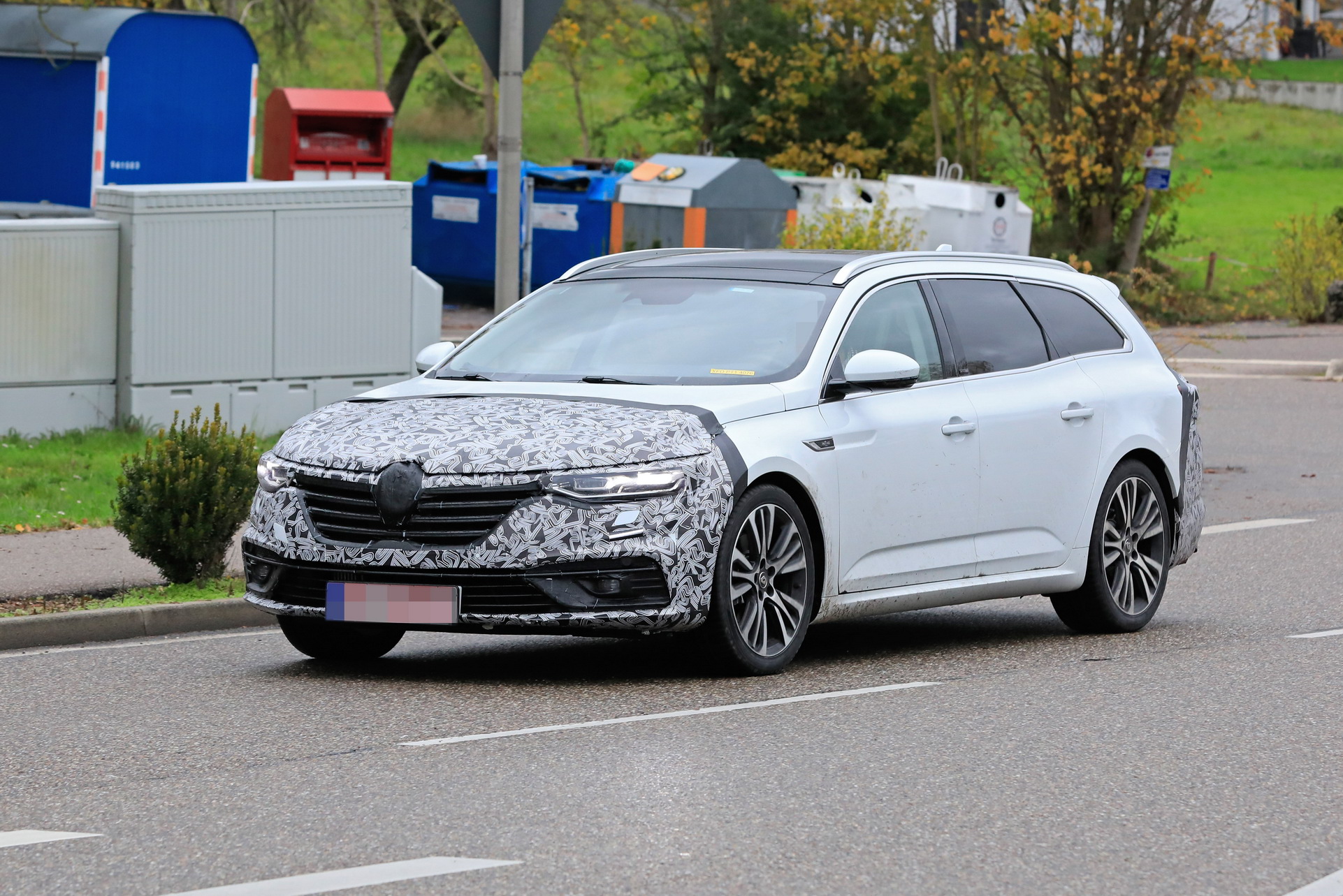 2020 Renault Talisman Grandtour Sends Passat Vibes In Latest Spy Shots