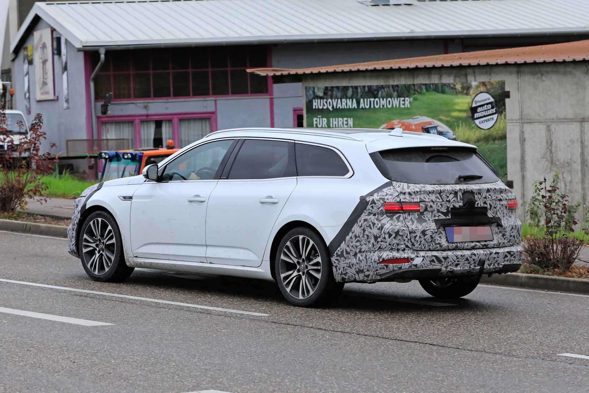 2020 Renault Talisman Grandtour Sends Passat Vibes In Latest Spy Shots