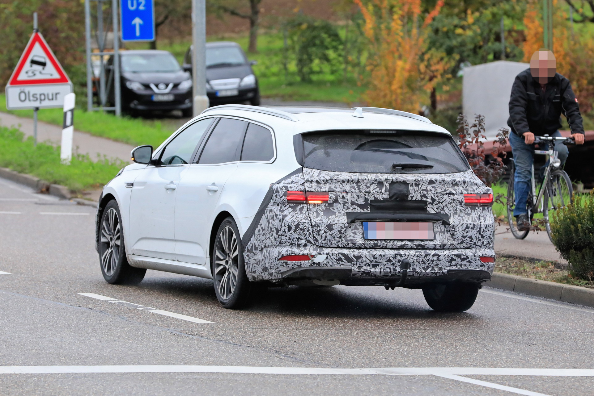 2020 Renault Talisman Grandtour Sends Passat Vibes In Latest Spy Shots
