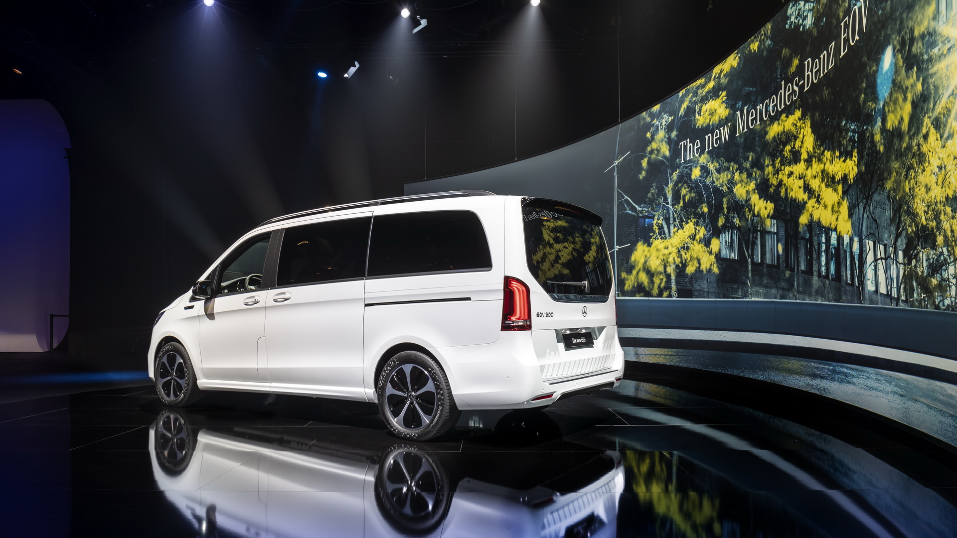 2020 Mercedes-Benz EQV Electric MPV Unveiled With 405 Km Range