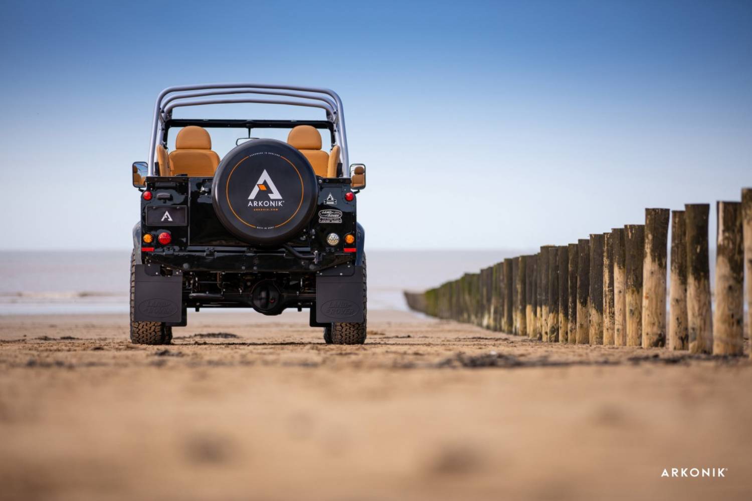 1989 Land Rover Defender 90 “So-Cal” Restomod Is How Someone Spent $170,000