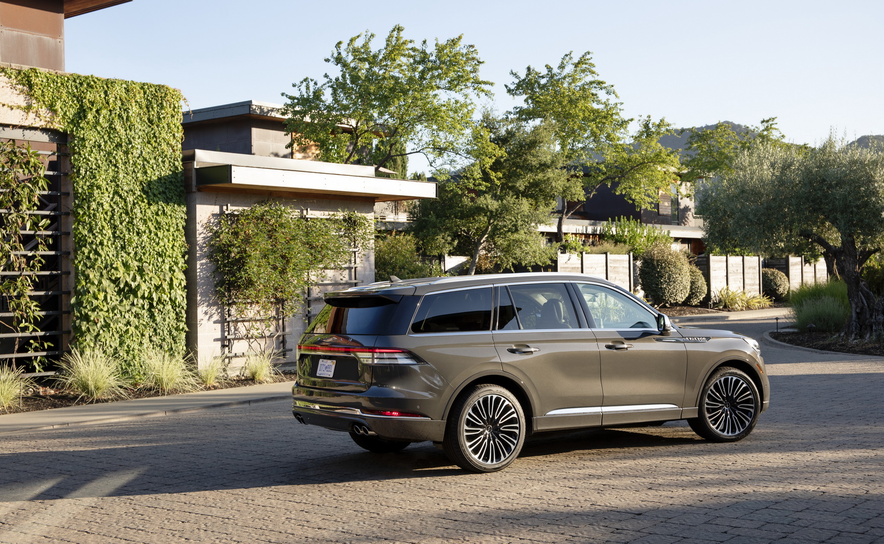 Check Out The 2020 Lincoln Aviator From Every Angle In Huge Photo Gallery