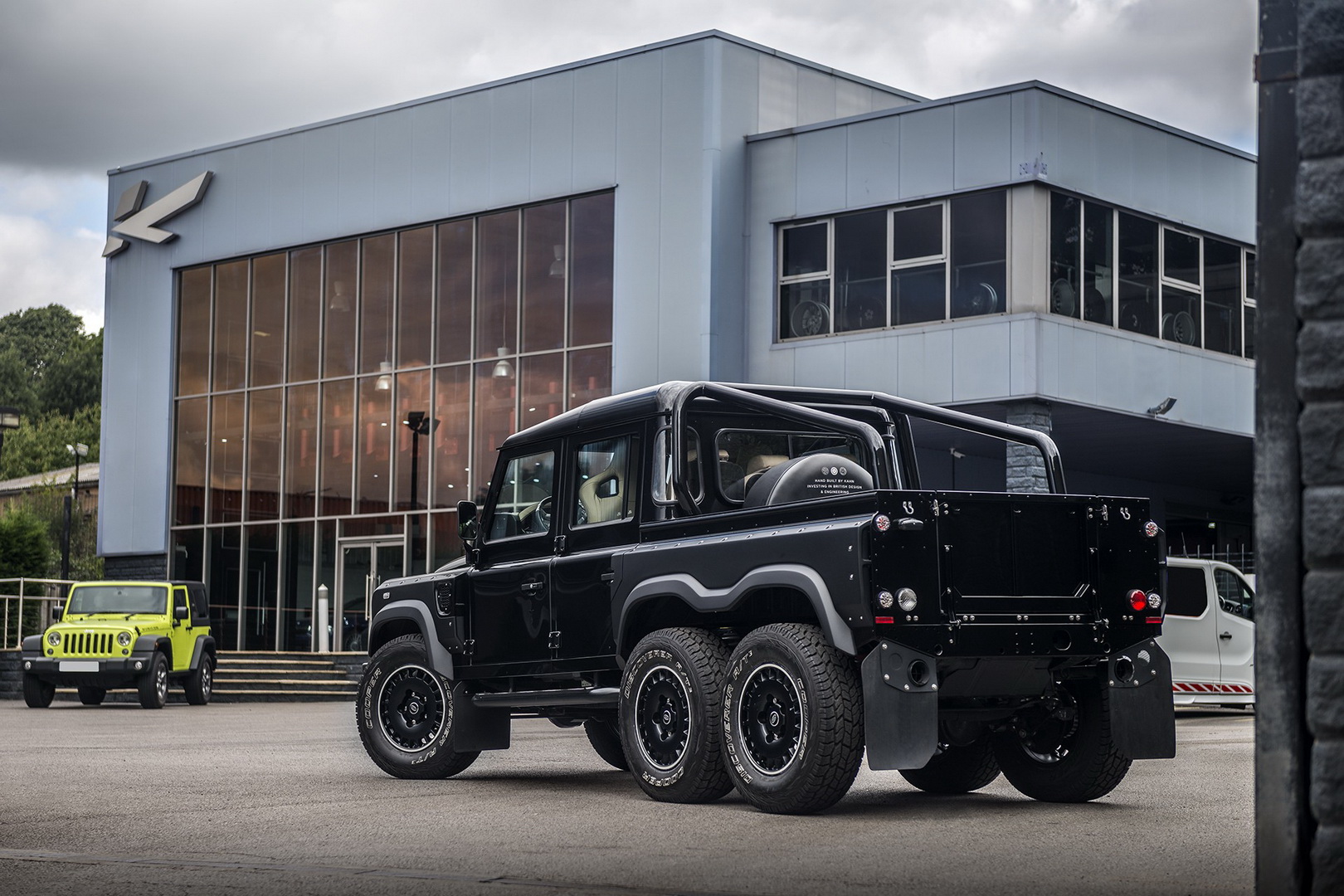 Land Rover Defender Flying Huntsman 6×6 Goes For Almost $300K!